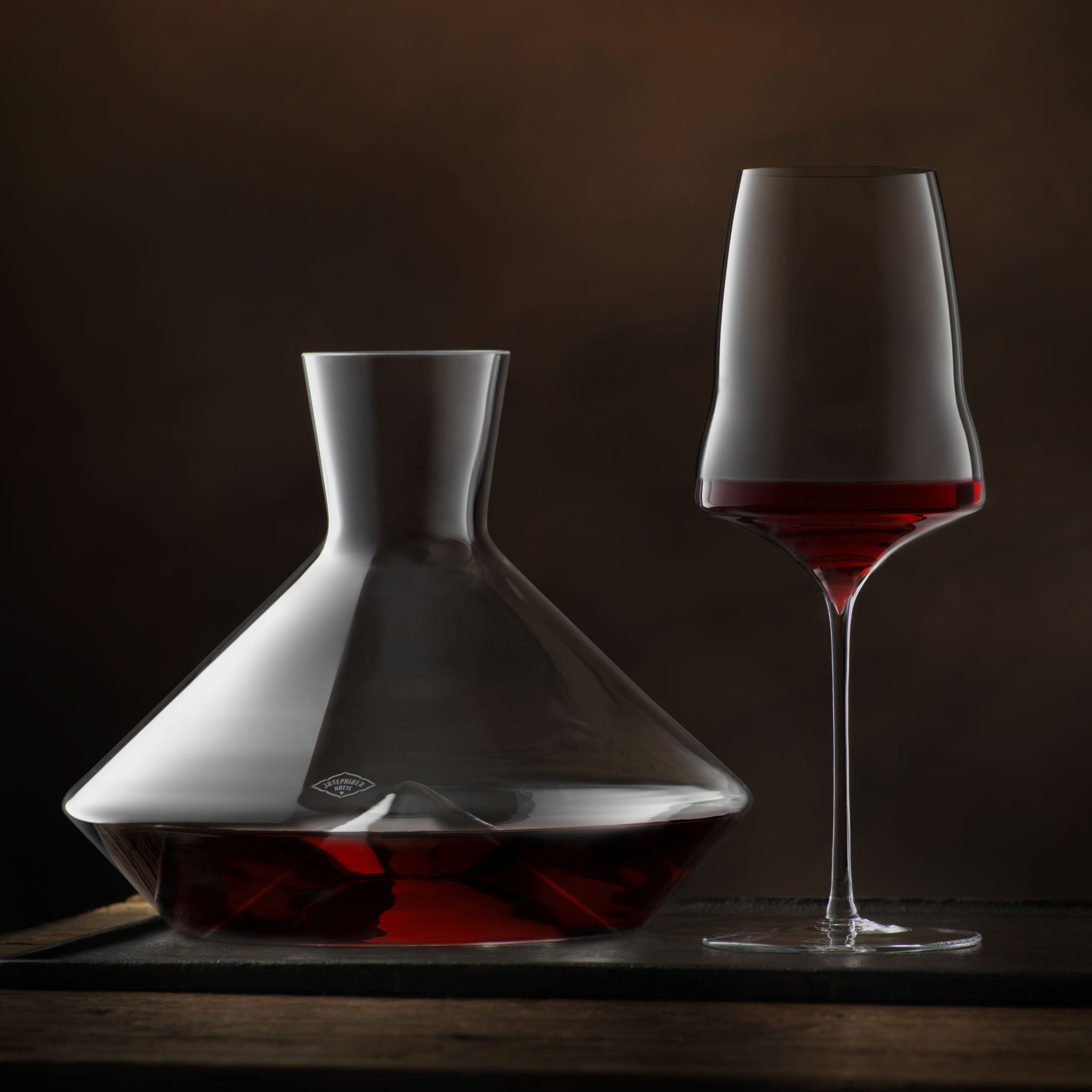 Josephine N° 2 – Universal wine glass by Josephinenhütte with Josephine N° 7 – Decanter by Josephinenhütte