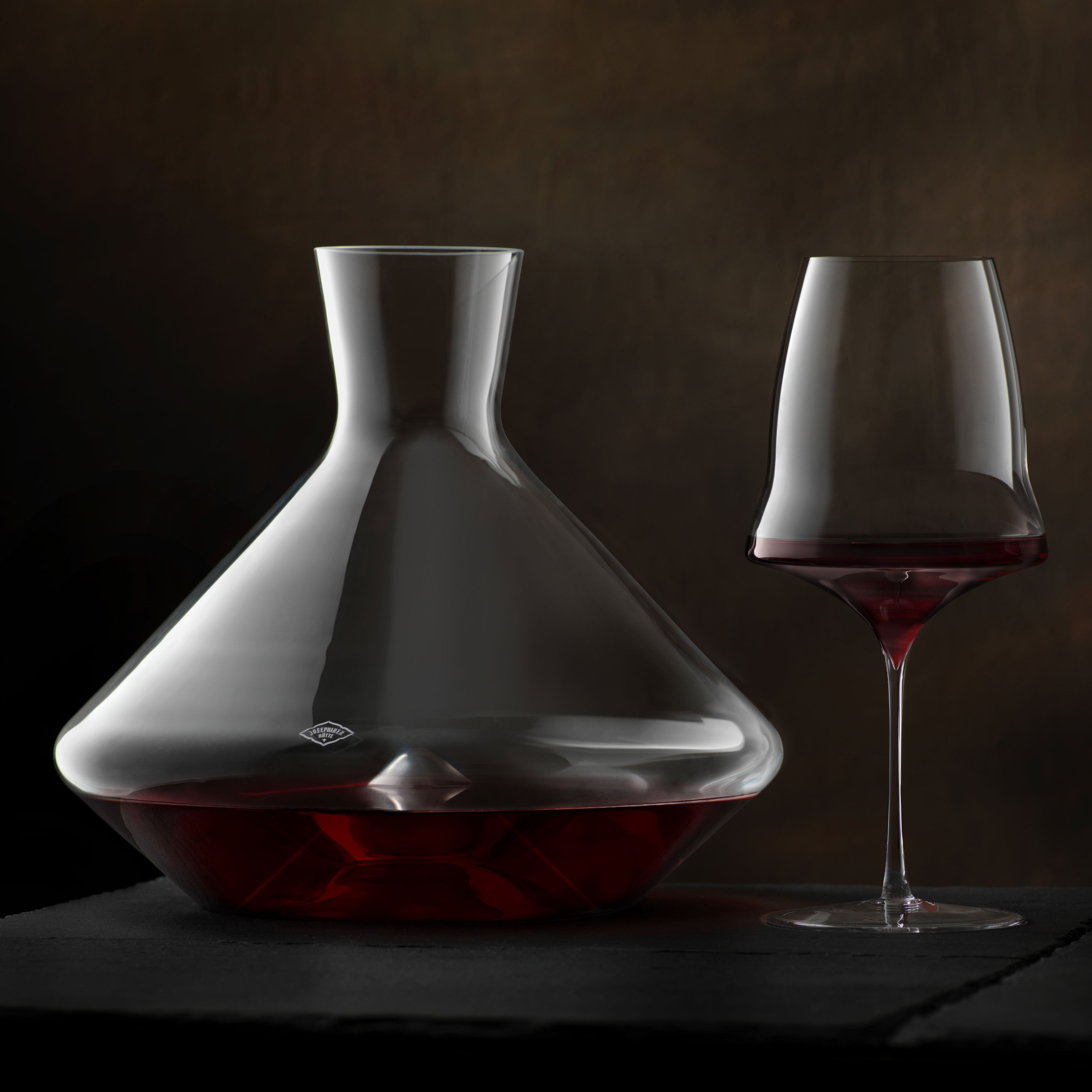 Josephine N° 8 – Magnum decanter by Josephinenhütte with Josephine N° 3 – Red wine glass by Josephinenhütte