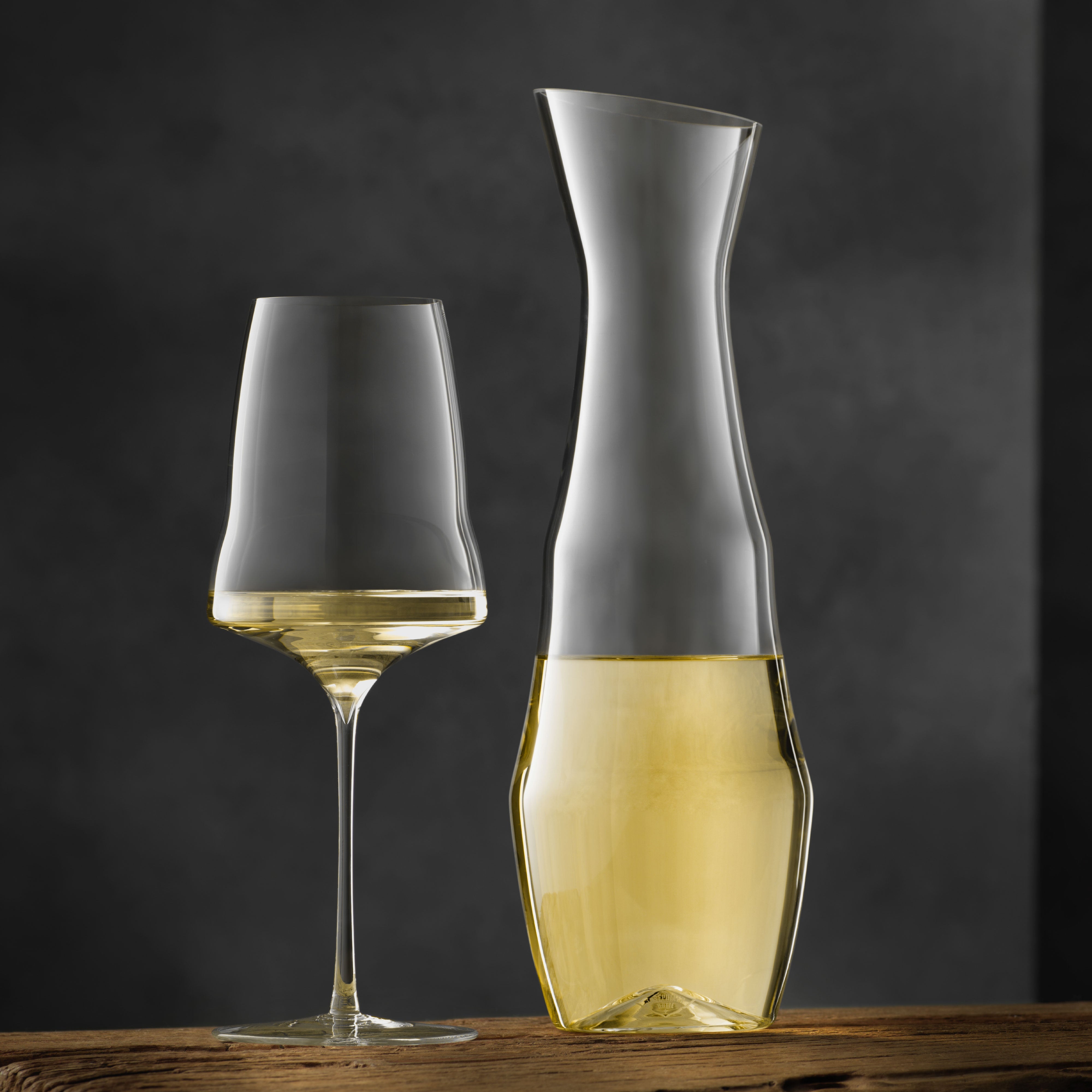 Josephine N° 9 – Carafe by Josephinenhütte with Josephine N° 2 – Universal wine glass by Josephinenhütte